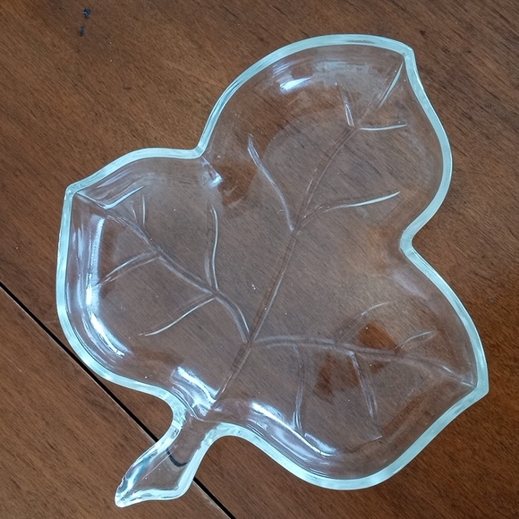 Set of 2 Leaf Serving Dishes - Picture 3 of 4